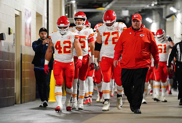 chiefs-mahomes-reid-tunnel-er.jpg